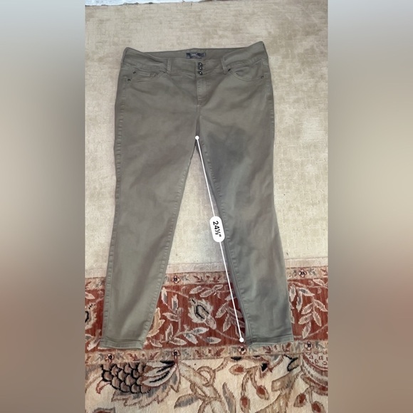 Torrid feel the fit jegging olive green size 18 - Picture 3 of 8